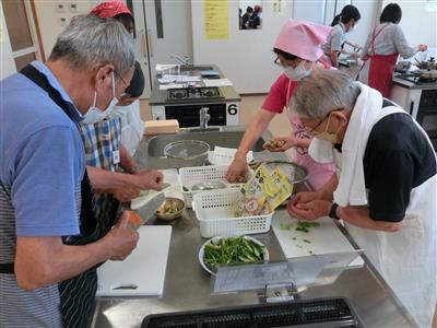男性料理教室の様子